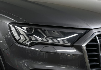 Подержанный автомобиль Audi Q7 2021 года (23 фото)