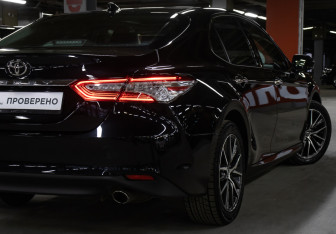 Подержанный автомобиль Toyota Camry Sedan 2023 года (24 фото)