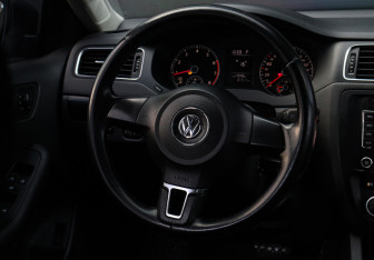 Подержанный автомобиль Volkswagen Jetta Sedan 2012 года (13 фото)