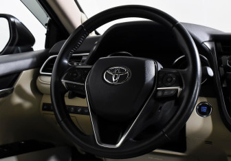 Подержанный автомобиль Toyota Camry Sedan 2019 года (12 фото)