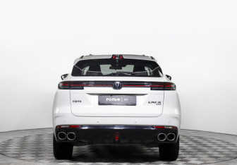 Подержанный автомобиль Changan UNI-K 2023 года (6 фото)