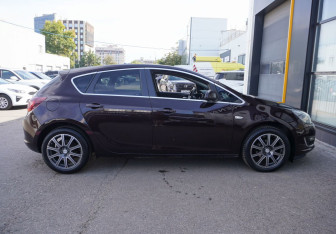 Подержанный автомобиль Opel Astra Hatchback 2014 года (4 фото)