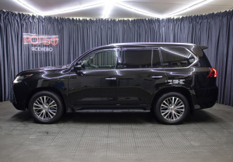 Подержанный автомобиль Lexus LX 2021 года (8 фото)