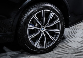 Подержанный автомобиль BMW X5 2021 года (15 фото)