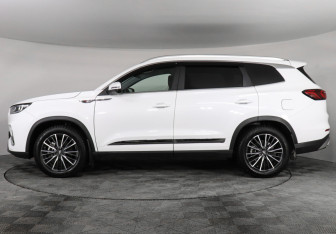 Подержанный автомобиль Chery Tiggo 8 Pro 2023 года (8 фото)