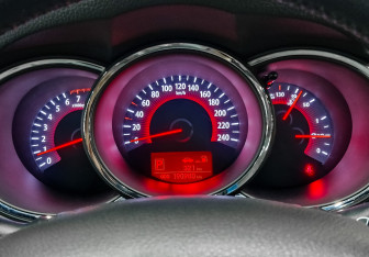Подержанный автомобиль Kia Sorento 2011 года (16 фото)