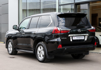 Подержанный автомобиль Lexus LX 2016 года (7 фото)