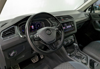 Подержанный автомобиль Volkswagen Tiguan 2019 года (13 фото)