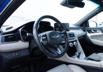 Подержанный автомобиль Genesis G70 2021 года (9 фото)