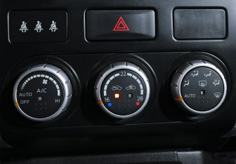 Подержанный автомобиль Nissan X-Trail 2011 года (17 фото)