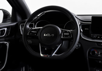 Подержанный автомобиль Kia Ceed Wagon 2021 года (13 фото)