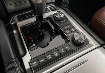 Подержанный автомобиль Toyota Land Cruiser Suv 2019 года (16 фото)