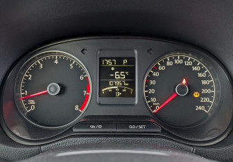 Подержанный автомобиль Volkswagen Polo Sedan 2017 года (13 фото)