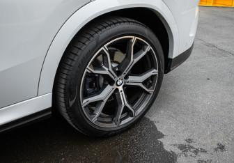 Подержанный автомобиль BMW X6 2021 года (13 фото)