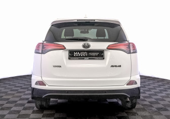 Подержанный автомобиль Toyota RAV4 2019 года (6 фото)