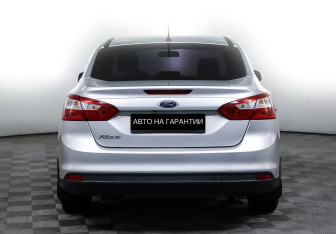 Подержанный автомобиль Ford Focus Sedan 2014 года (6 фото)