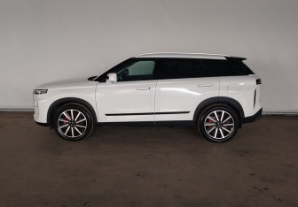 Подержанный автомобиль Jaecoo J7 2023 года (8 фото)