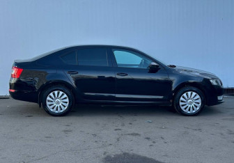 Подержанный автомобиль Skoda Octavia Liftback 2016 года (4 фото)