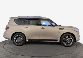 Подержанный автомобиль Infiniti QX80 2019 года (4 фото)