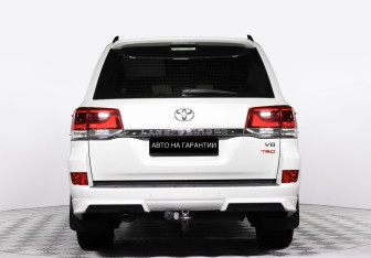 Подержанный автомобиль Toyota Land Cruiser Suv 2019 года (6 фото)