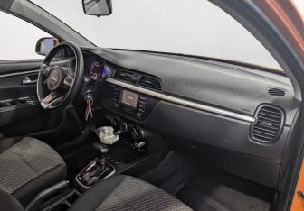 Подержанный автомобиль Kia Rio Hatchback 2019 года (12 фото)