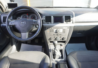 Подержанный автомобиль Opel Vectra Sedan 2006 года (11 фото)