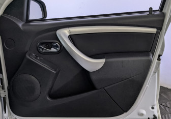 Подержанный автомобиль Nissan Terrano 2021 года (25 фото)