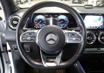 Подержанный автомобиль Mercedes-Benz GLB 2020 года (17 фото)