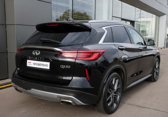 Подержанный автомобиль Infiniti QX50 2018 года (5 фото)