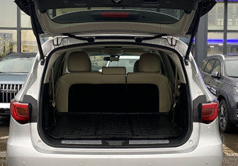 Подержанный автомобиль Infiniti QX60 2018 года (10 фото)