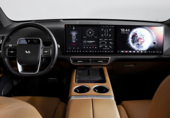 Подержанный автомобиль LiXiang L6 2024 года (12 фото)