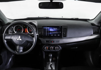 Подержанный автомобиль Mitsubishi Lancer Sedan 2012 года (14 фото)