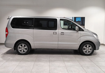 Подержанный автомобиль Hyundai Grand Starex 2015 года (4 фото)