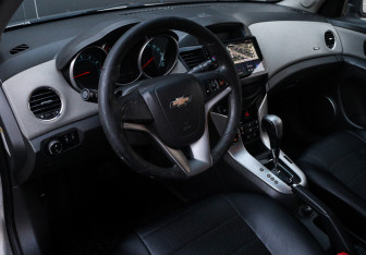 Подержанный автомобиль Chevrolet Cruze Sedan 2010 года (16 фото)