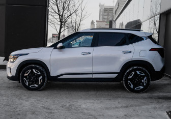 Подержанный автомобиль Kia Seltos 2023 года (8 фото)