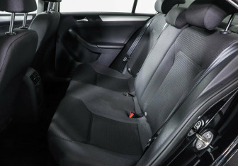 Подержанный автомобиль Volkswagen Jetta Sedan 2018 года (9 фото)
