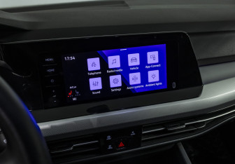 Подержанный автомобиль Volkswagen Golf Hatchback 2021 года (15 фото)