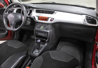 Подержанный автомобиль Citroen C3 Hatchback 2010 года (11 фото)