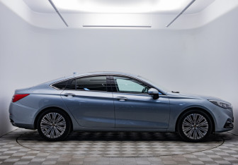 Подержанный автомобиль Hongqi H5 2022 года (4 фото)