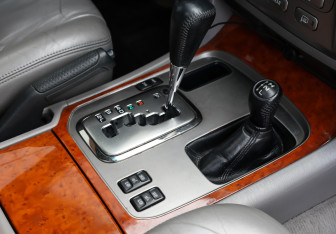 Подержанный автомобиль Toyota Land Cruiser Suv 2007 года (20 фото)