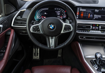 Подержанный автомобиль BMW X6 2021 года (10 фото)