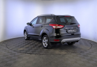 Подержанный автомобиль Ford Kuga 2015 года (7 фото)
