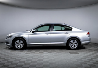 Подержанный автомобиль Volkswagen Passat Sedan 2017 года (8 фото)