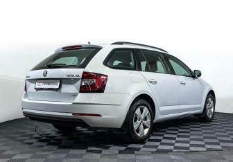 Подержанный автомобиль Skoda Octavia Wagon 2018 года (5 фото)