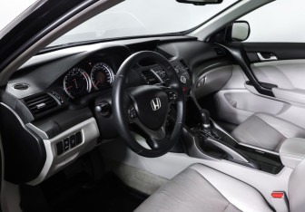 Подержанный автомобиль Honda Accord Sedan 2010 года (15 фото)