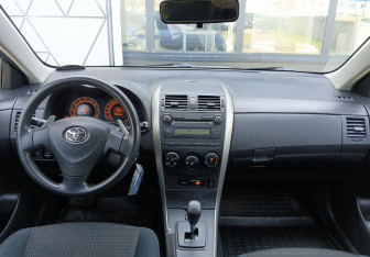 Подержанный автомобиль Toyota Corolla Sedan 2008 года (11 фото)