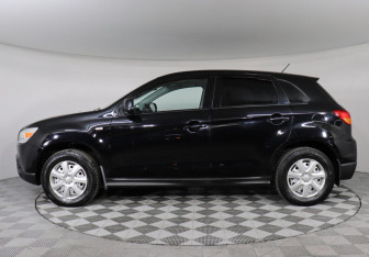 Подержанный автомобиль Mitsubishi ASX 2012 года (8 фото)