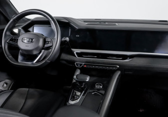 Подержанный автомобиль Geely Monjaro 2024 года (12 фото)