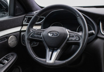 Подержанный автомобиль Infiniti QX50 2018 года (15 фото)