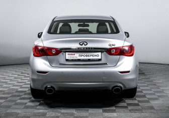 Подержанный автомобиль Infiniti Q50 2014 года (6 фото)